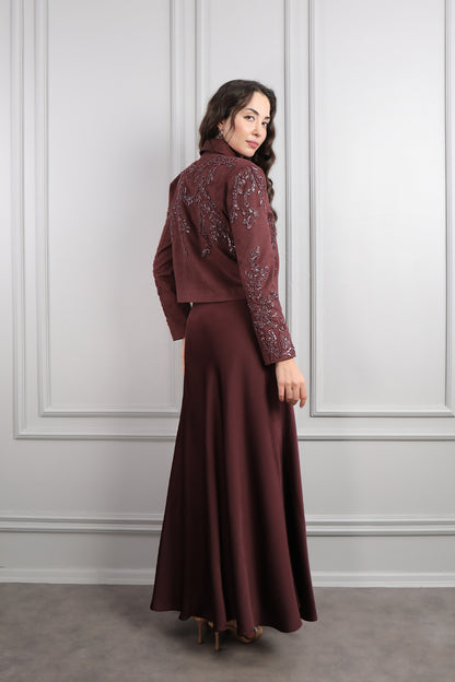 طقم تنورة ساتان وجاكيت بتطريزات خرزية -عودي