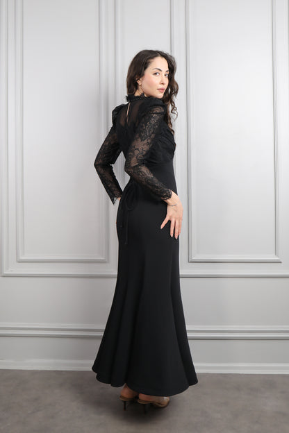 فستان بتصميم دانتيلي وتفاصيل شفافة -اسود