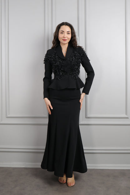 طقم تنورة وجاكيت مزين بتفاصيل ورود -اسود