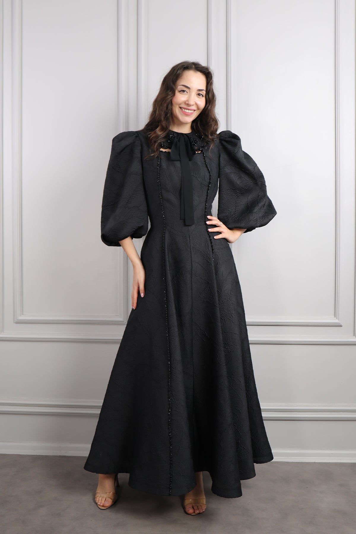 فستان باكمام بالون بتطريزات خرزية -اسود