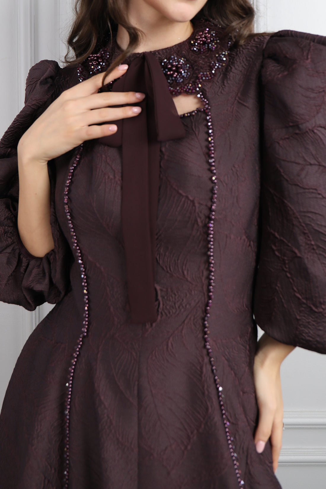 فستان باكمام بالون بتطريزات خرزية -كرزي