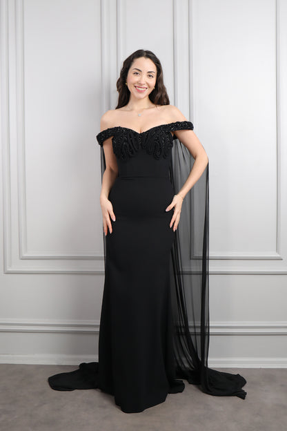 فستان سهرة مزين بتطريزات خرزية وتصميم مكشوف الاكتاف بكايب طويل-اسود