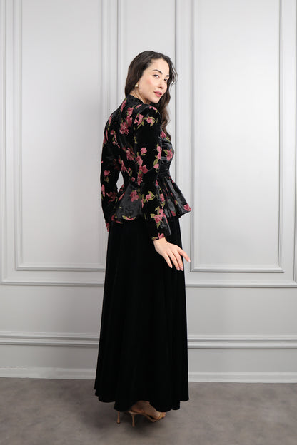 طقم تنورة وجاكيت مخملي مزخرف بورود -اسود