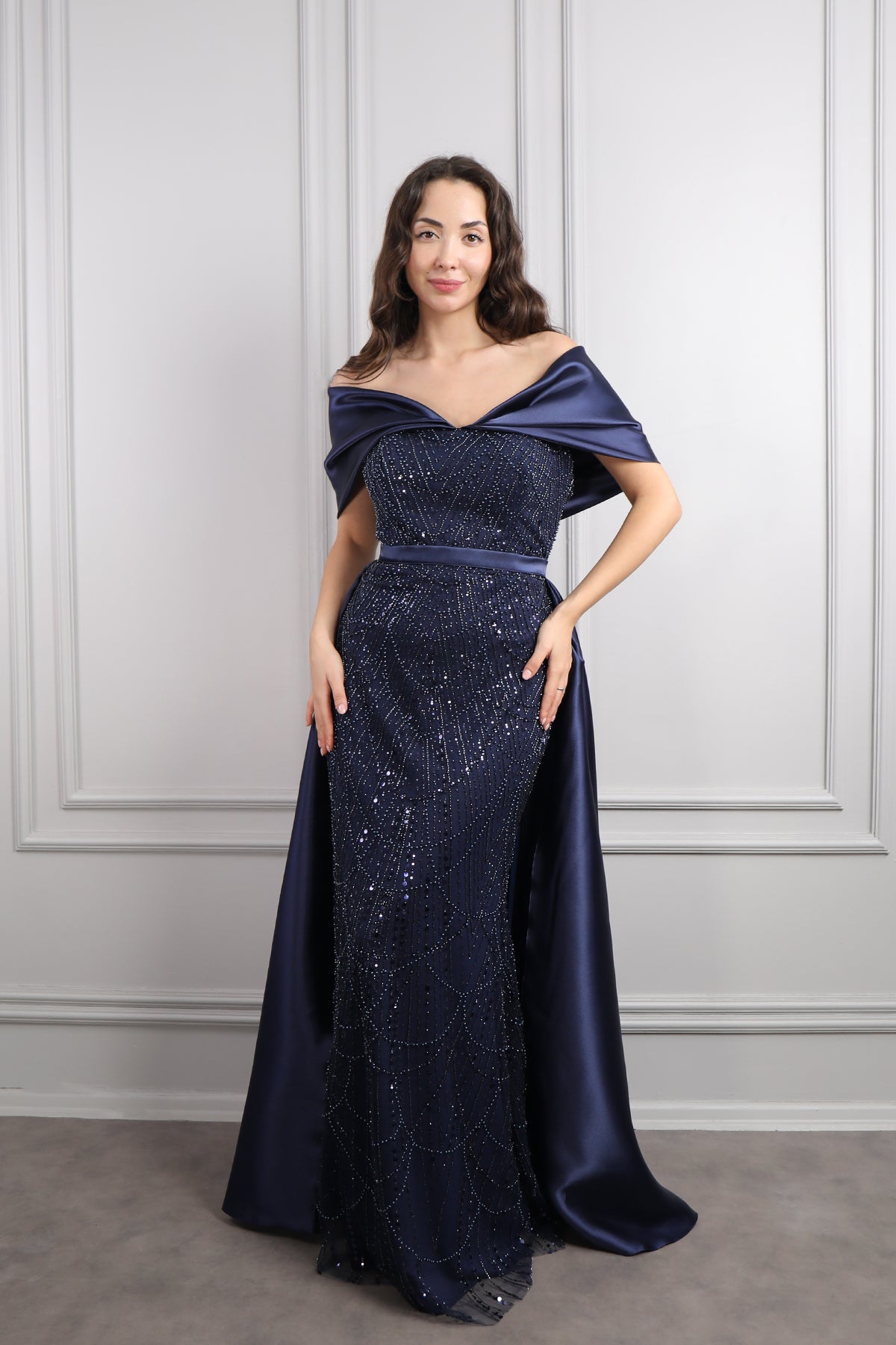 فستان سهرة مكشوف الاكتاف مطرز بالخرز مع ذيل طويل مقاس كبير -كحلي