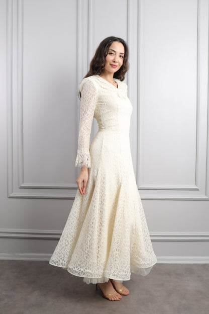 فستان دانتيل بياقة مزينة بالخرز واكسسوار شنطة -بيج