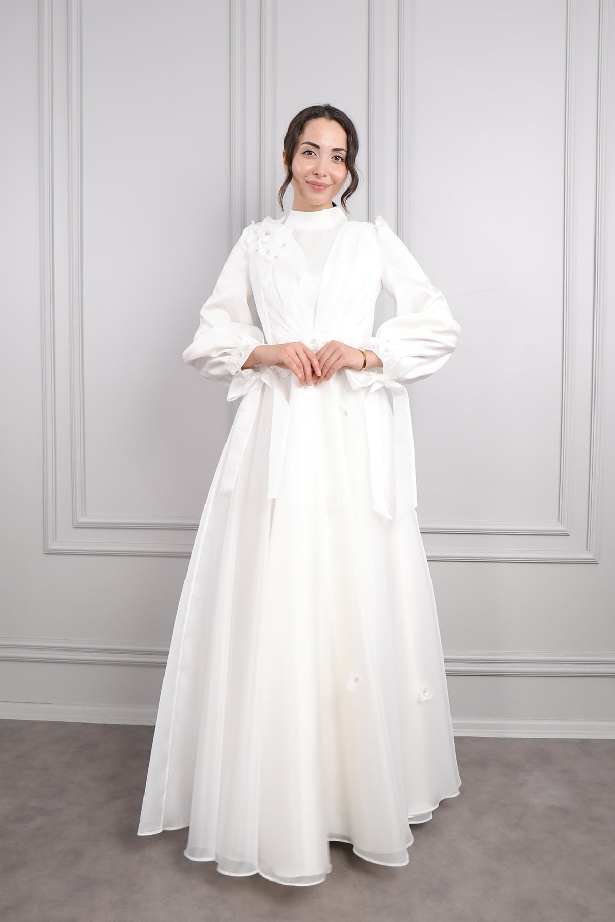 فستان سهرة شيفون للمحجبات باكمام بالون وتطريزات لامعة -ابيض