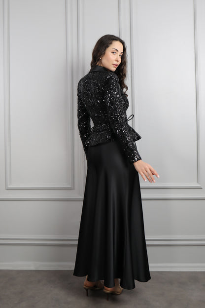 طقم تنورة ساتان وجاكيت مطرز بالترتر -اسود