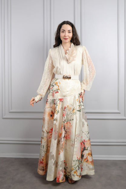 فستان باكمام دانتيل شفافة وتفاصيل لامعة بنقشات زهور مع حزام عالخصر -بيج