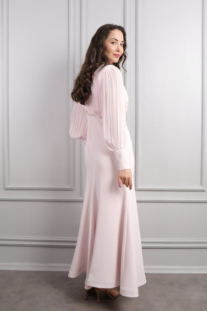 فستان ناعم مزين بالخرز باكمام واسعة بتكسيرات -بمبي