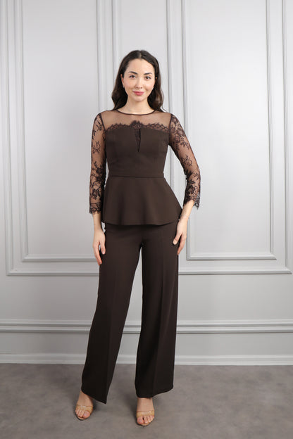 طقم بنطال وبلوزة باكمام شفافة وتفاصيل دانتيل -بني