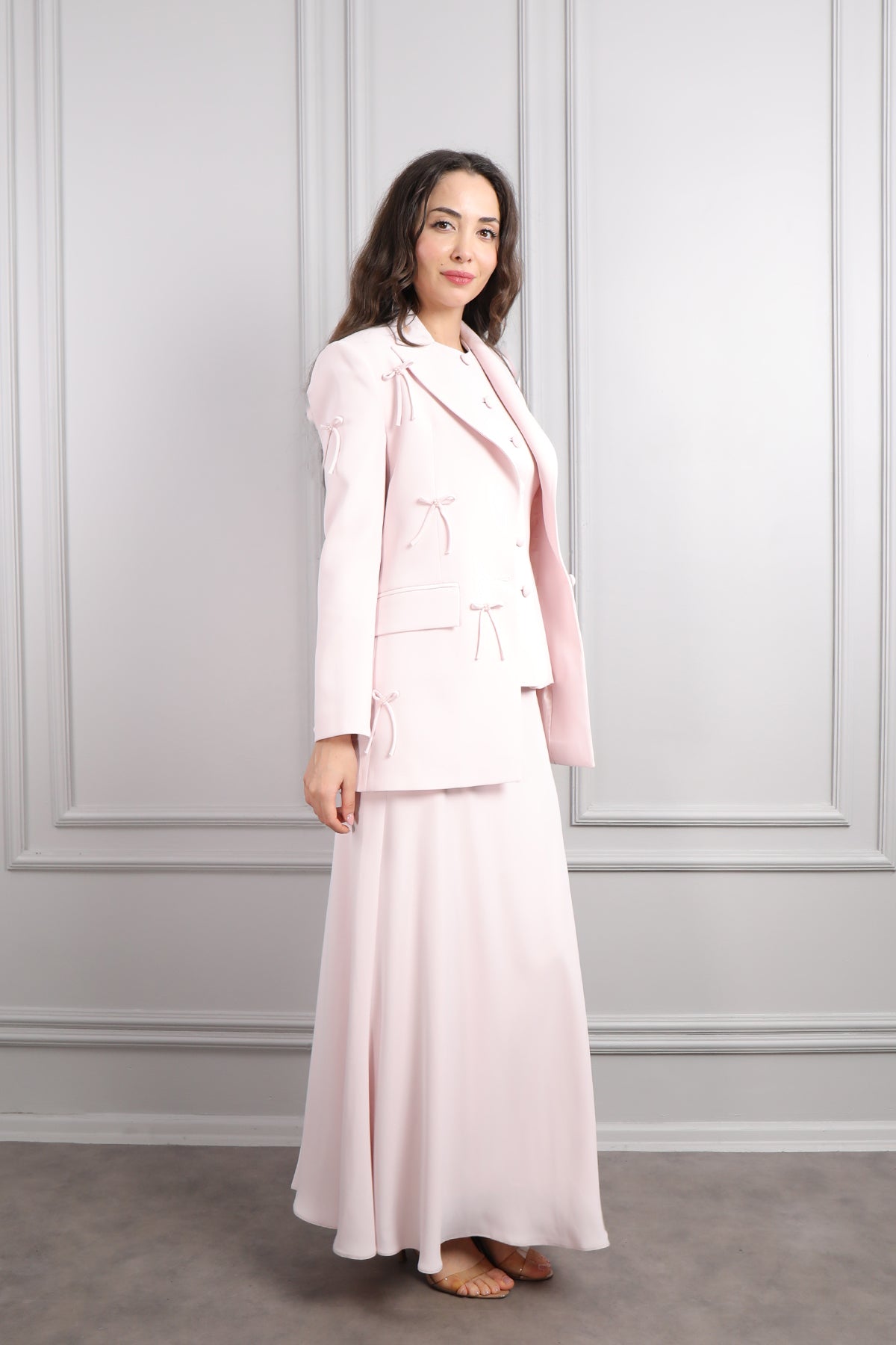 طقم تنورة وتوب وجاكيت بزينة فيونكات -بمبي