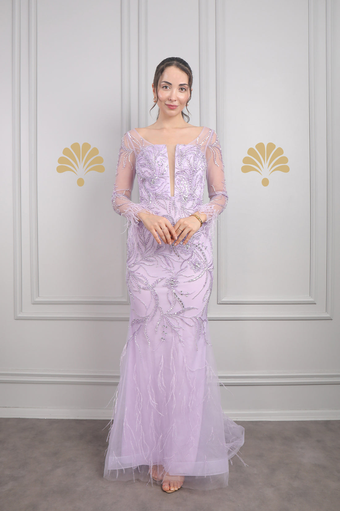 فستان سهرة باكمام شفافة كطرز بالخرز مع تفاصيل ريش من "المجموعة الخاصة" -ارجواني