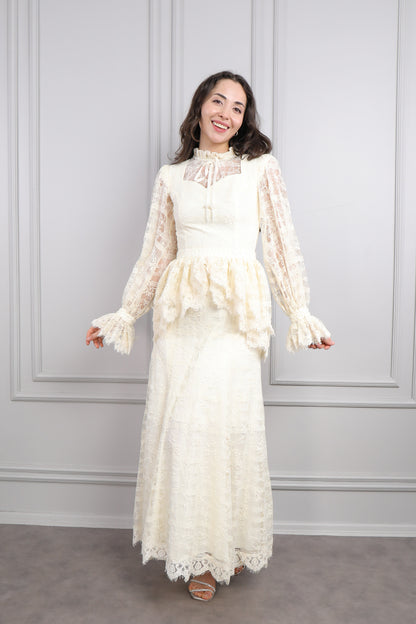 طقم فستان وتنورة دانتيل عالخصر بتطريزات خرزية -بيج