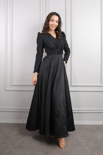 فستان بنقشات مزين بالخرز وتفاصيل ربط في الخلف -اسود