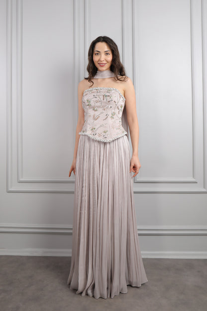 فستان سهرة شيفون بتوب سترابلس مطرز بالخرز مع شال -بيج