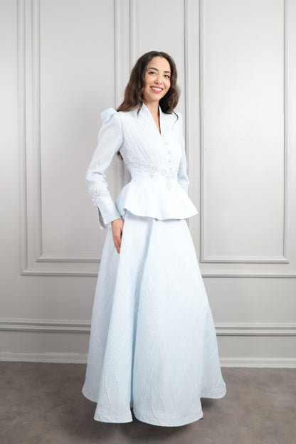 طقم تنورة وتوب بتطريزات خرزية وتفاصيل تكسيرات -ازرق