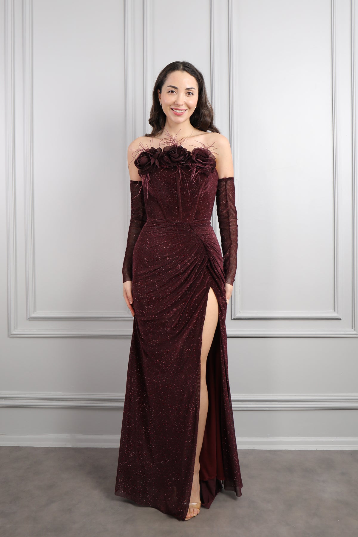 فستان سهرة لامع بتصميم سترابلس مزين بالورود مع اكمام متحركة -عودي