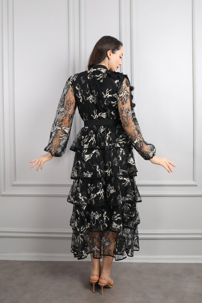 فستان مزخرف بتفاصيل كشكشة وزينة ورود عالياقة بحزام عالخصر مقاس كبير -اسود