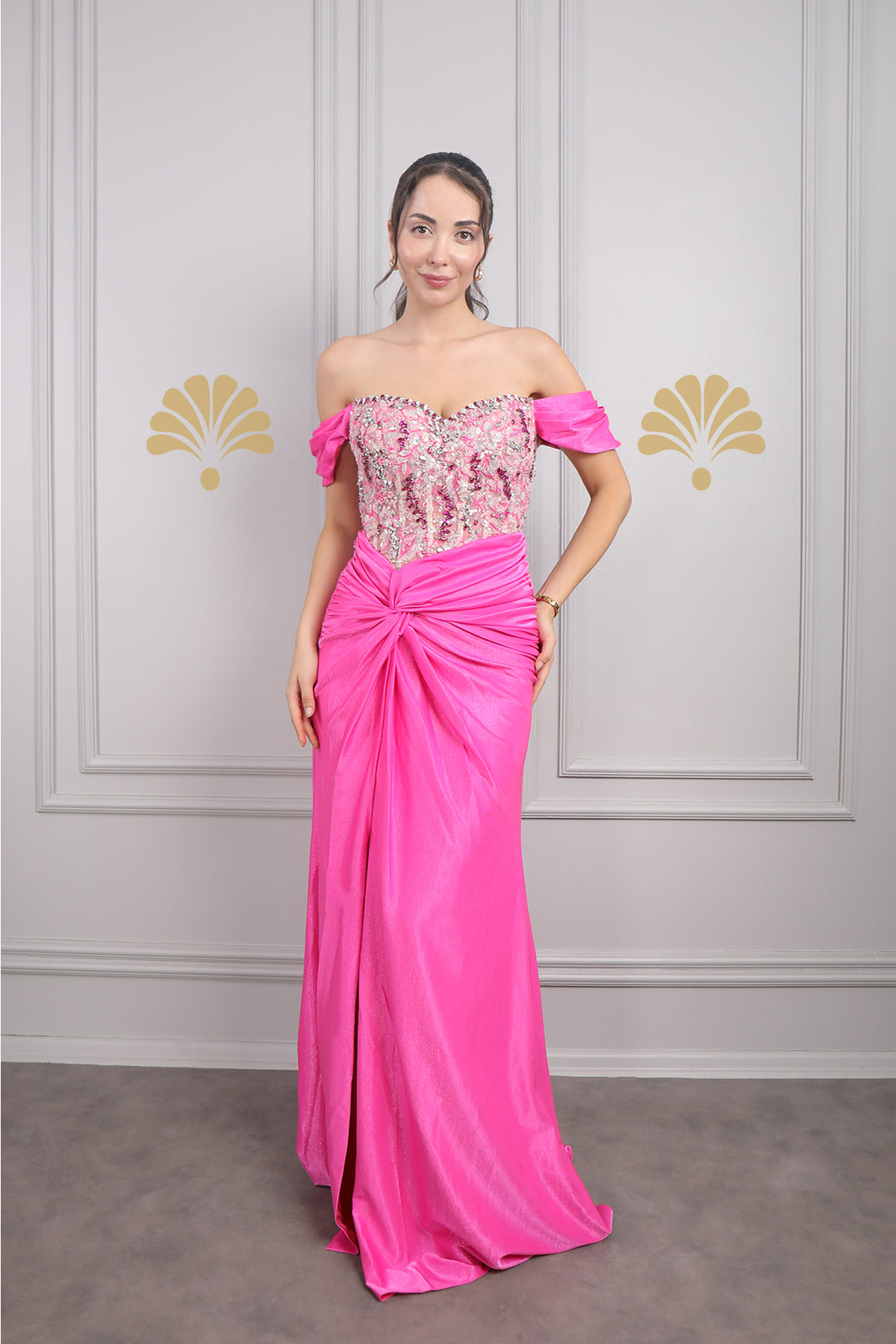 فستان سهرة مكشوف الاكتاف مطرز بالكريستالات مع تفصيل عقدة -فوشي