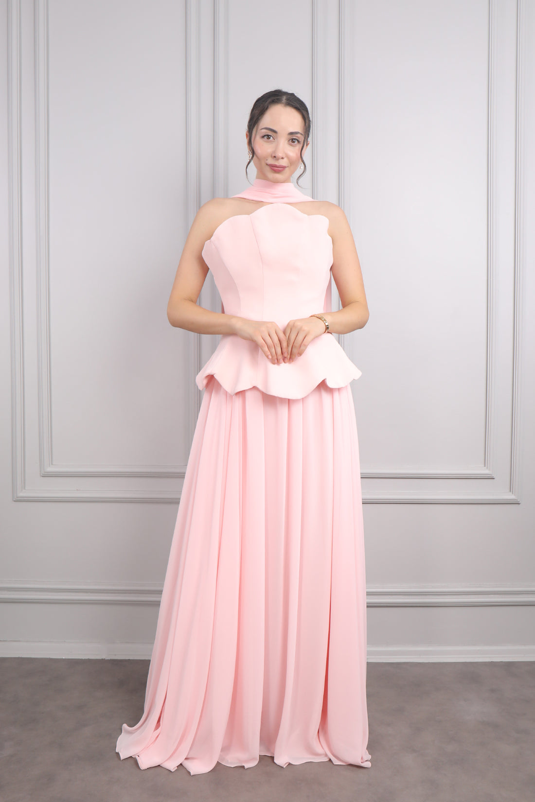 فستان سهرة سترابلس بتفاصيل كورسيه وتنورة شيفون -بمبي