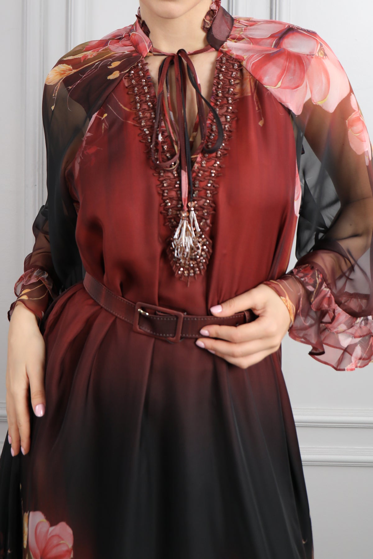 فستان شيفون مزين بنقشات ورود وتطريزات خرزية مقاس كبير -عودي