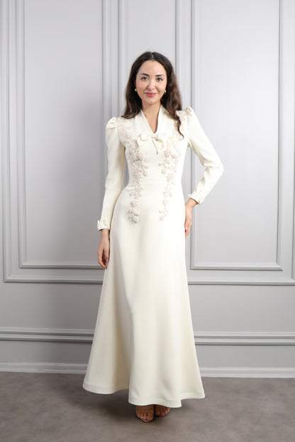 فستان بزينة فيونكة وتطريزات خرزية -سكري