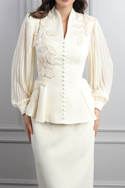 طقم تنورة مزين بتطريزات ورود وتفاصيل ازرار - سكري