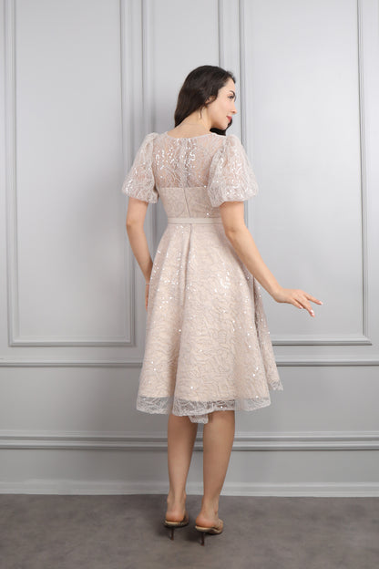 فستان سهرة قصير لامع باكمام بالون وحزام عالخصر -بيج