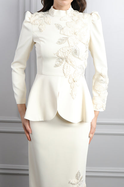 طقم تنورة مزين بتطريزات ورود -سكري