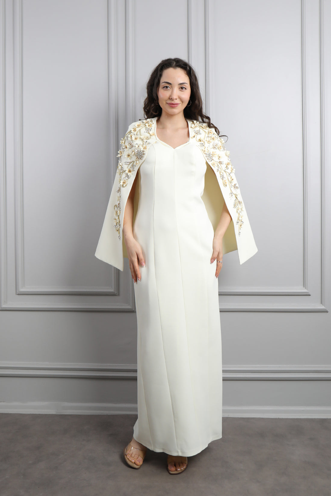 فستان سهرة بتفصيل كايب عالكتف بتطريزات كريستالية مقاس كبير -سكري