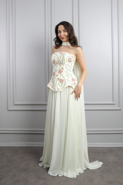 فستان سهرة شيفون بتوب سترابلس مزين بكريستالات ورود مع شال -بيج