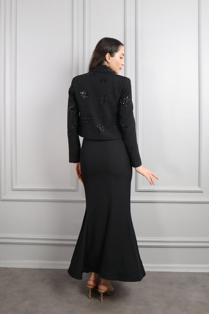 طقم تنورة وجاكيت بتطريزات خرزية وزينة ازرار -اسود