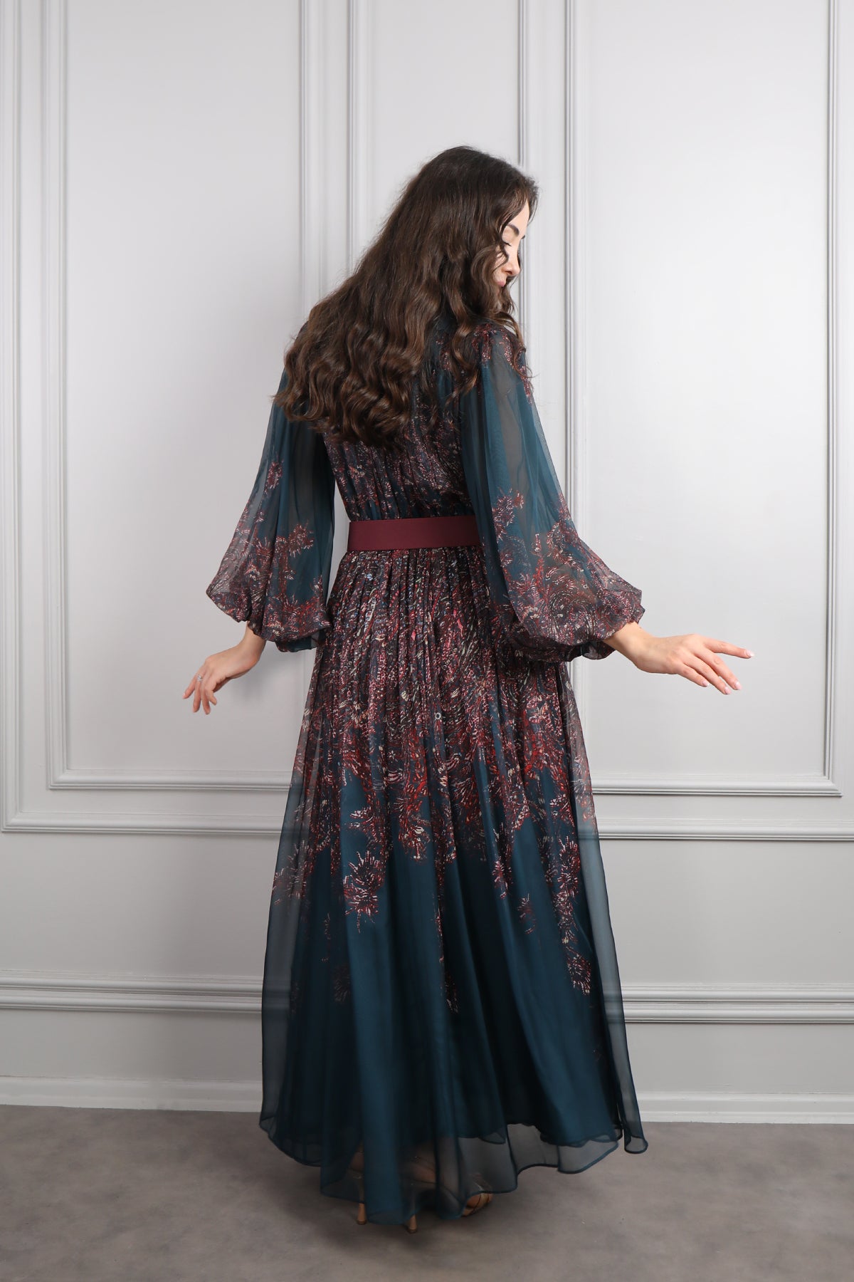 فستان شيفون بورود عالياقة ونقشات مع حزام مقاس كبير -كحلي