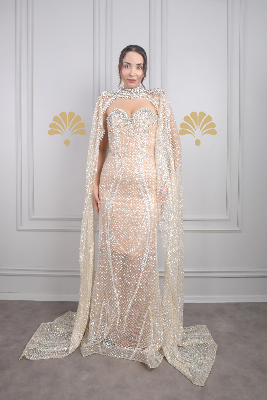 فستان سهرة سترابلس بتصميم عباءة مطرز بالكامل من "المجموعة الخاصة" -بيج