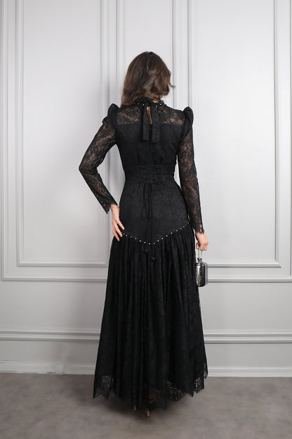 فستان دانتيل خناقي مزين بتفاصيل كريستالية -اسود