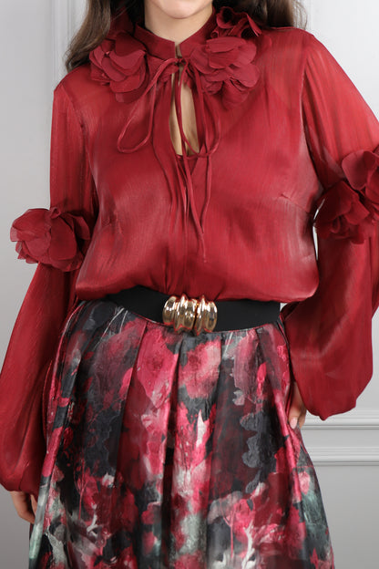 طقم تنورة وبلوزة بزينة ورود وحزام عالخصر -عودي