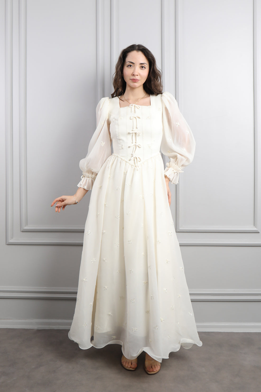 فستان شيفون بياقة مربعة وفيونكات امامية -سكري