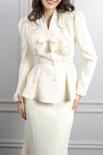 طقم تنورة وجاكيت بزينة فيونكة وتطريزات خرزية -سكري