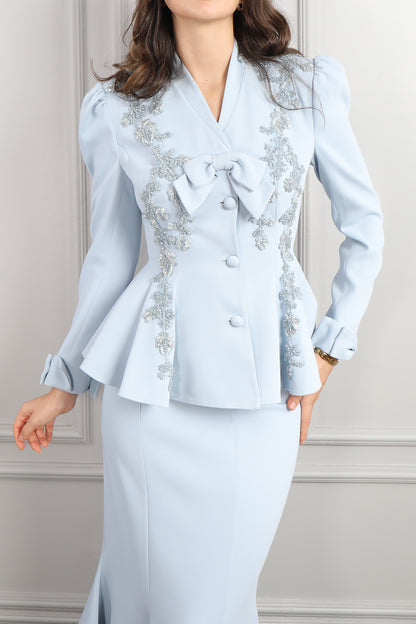 طقم تنورة وجاكيت بزينة فيونكة  وتطريزات خرزية -ازرق
