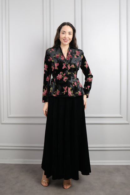 طقم تنورة وجاكيت مخملي مزخرف بورود -اسود