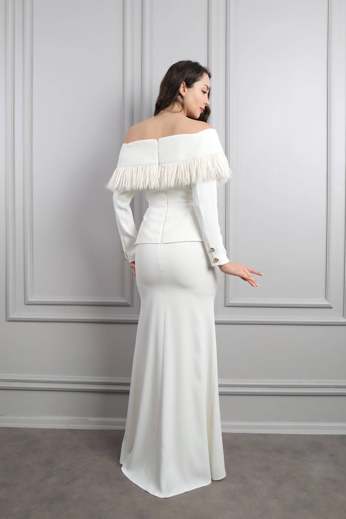 فستان سهرة مكشوف الاكتاف مزين بريش-سكري