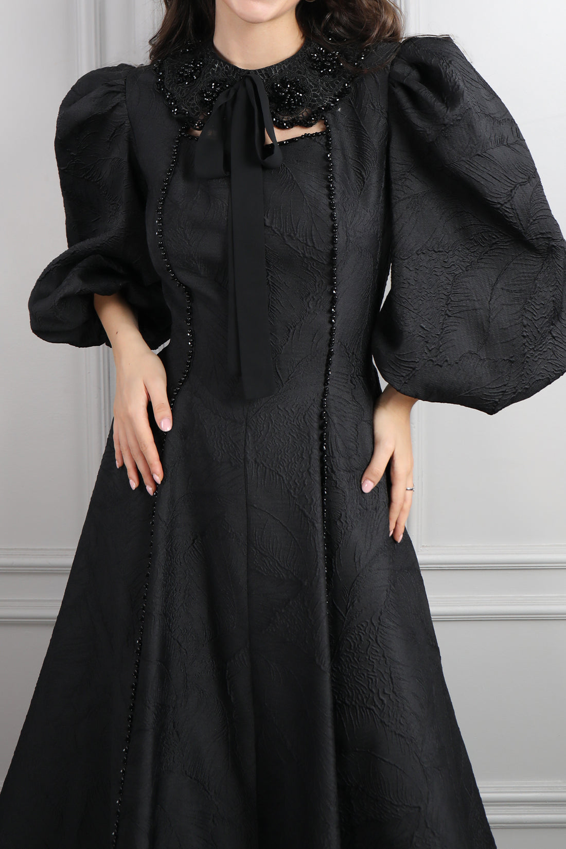 فستان باكمام بالون بتطريزات خرزية -اسود