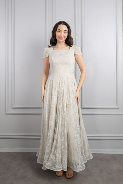 طقم فستان دانتيل وجاكيت مزين باللؤلؤ -بيج