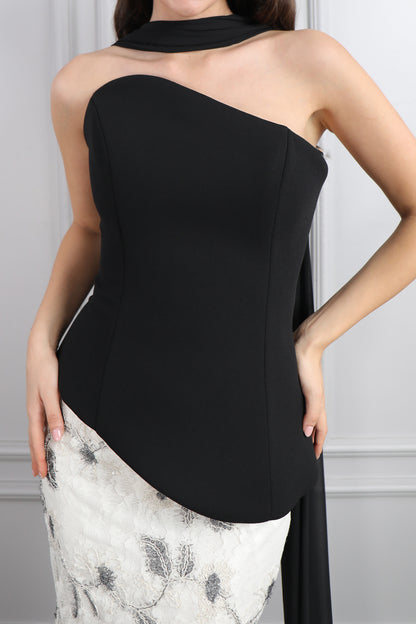 طقم تنورة بتفاصيل دانتيل وتوب سترابلس بوشاح -  اسود وسكري