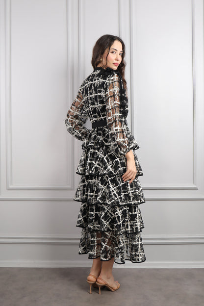 فستان بياقة ورود بتفاصيل طبقات مع حزام مقاس كبير -اسود ورمادي