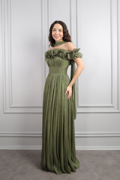 فستان سهرة مكشوف الاكتاف بتفاصيل كشكشة مع شال -زيتي