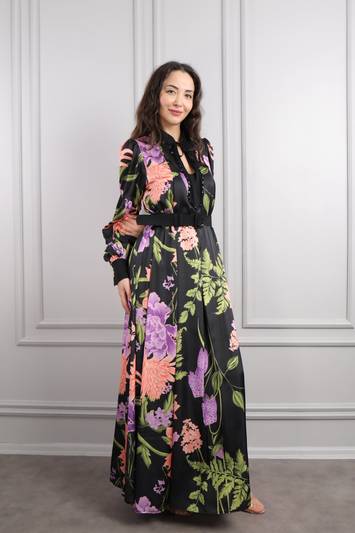 فستان بنقشات زهور وتفاصيل خرزية مقاس كبير -اسود