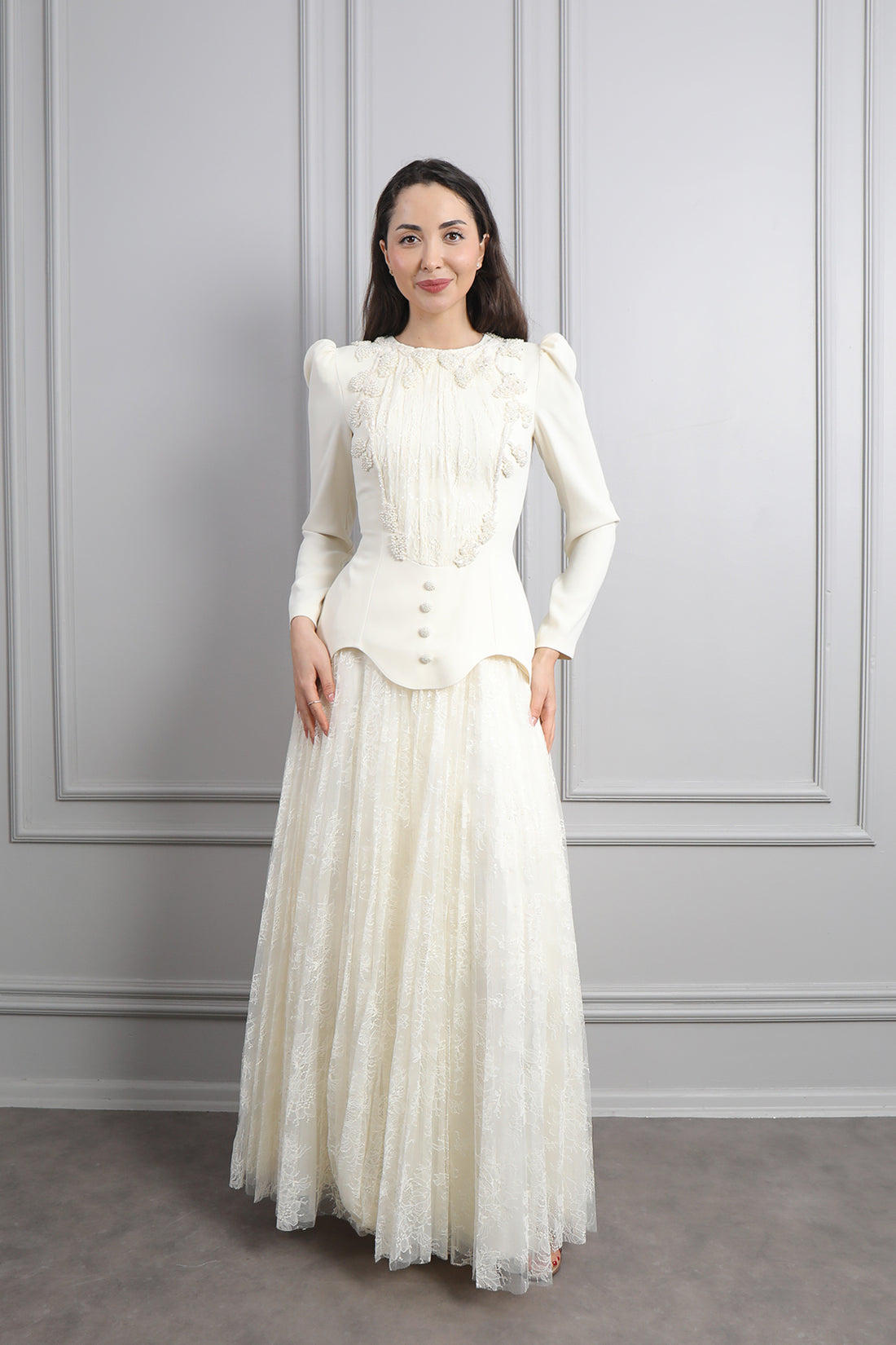 طقم تنورة دانتيل وبلوزة مزينة بتطريزات خرزية -نعناعي