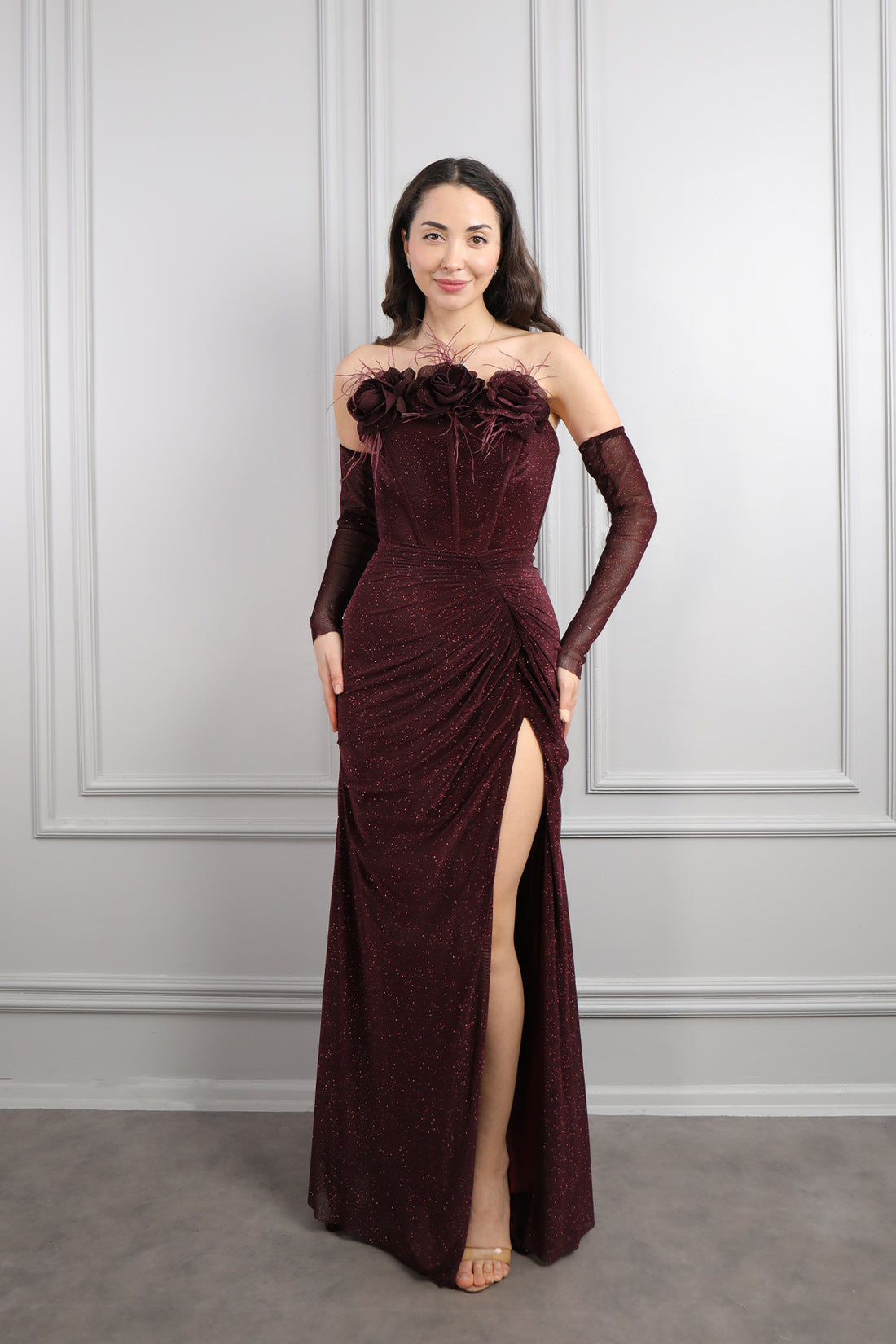 فستان سهرة لامع بتصميم سترابلس مزين بالورود مع اكمام متحركة -عودي