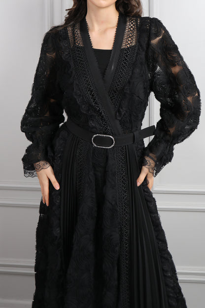 فستان بتفاصيل دانتيلية مزين بالورود وتفاصيل شفافة مقاس كبير -اسود